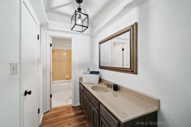 321 W 50th Place, Sand Springs, OK 74063