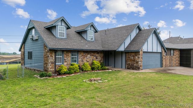 321 W 50th Place, Sand Springs, OK 74063