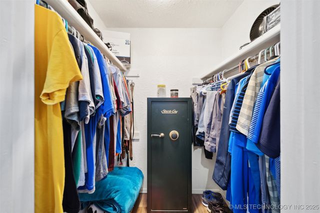 321 W 50th Place, Sand Springs, OK 74063