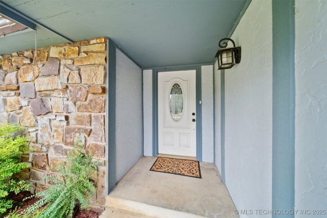 321 W 50th Place, Sand Springs, OK 74063