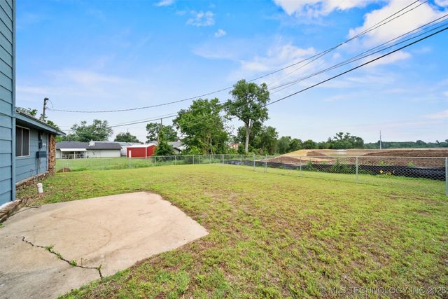 321 W 50th Place, Sand Springs, OK 74063