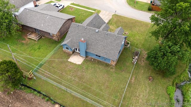 321 W 50th Place, Sand Springs, OK 74063