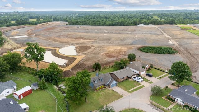 321 W 50th Place, Sand Springs, OK 74063