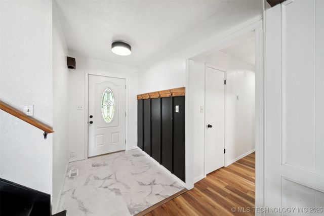 321 W 50th Place, Sand Springs, OK 74063