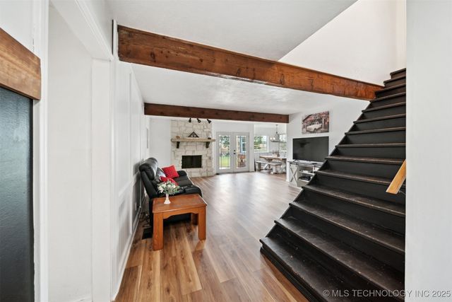 321 W 50th Place, Sand Springs, OK 74063