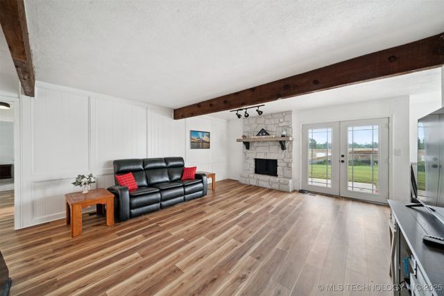 321 W 50th Place, Sand Springs, OK 74063