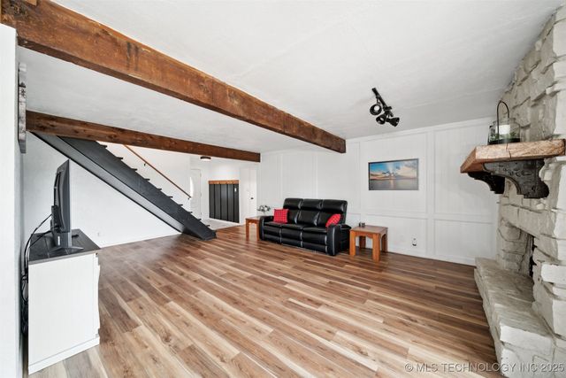 321 W 50th Place, Sand Springs, OK 74063