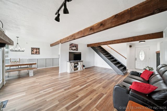 321 W 50th Place, Sand Springs, OK 74063