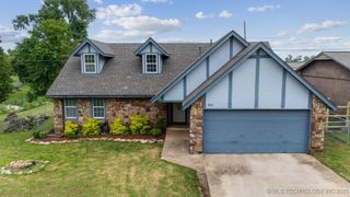 321 W 50th Place, Sand Springs, OK 74063