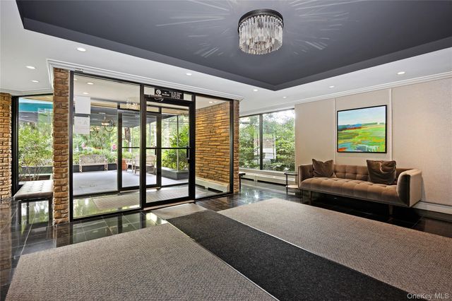 42-30 Douglaston Parkway 5C, Douglaston, NY 11363