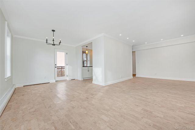 42-30 Douglaston Parkway 5C, Douglaston, NY 11363