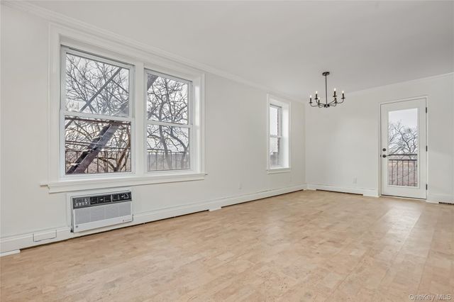 42-30 Douglaston Parkway 5C, Douglaston, NY 11363