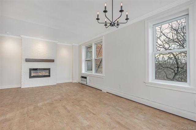 42-30 Douglaston Parkway 5C, Douglaston, NY 11363