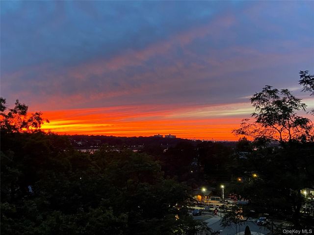 42-30 Douglaston Parkway 5C, Douglaston, NY 11363