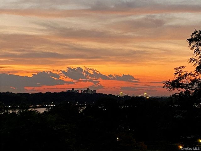 42-30 Douglaston Parkway 5C, Douglaston, NY 11363