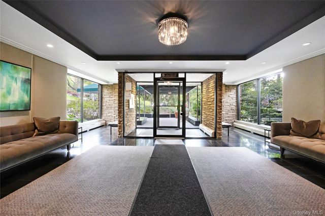 42-30 Douglaston Parkway 5C, Douglaston, NY 11363