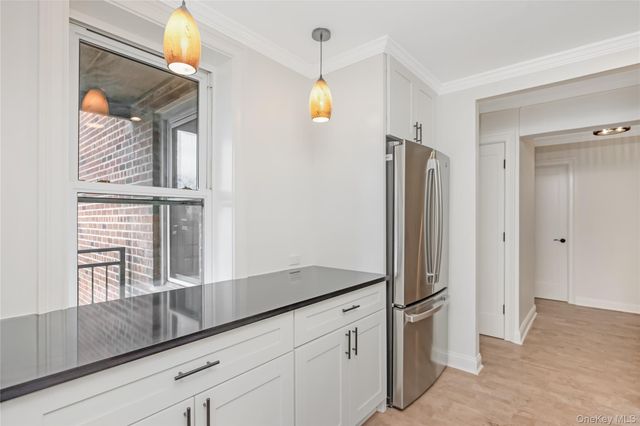 42-30 Douglaston Parkway 5C, Douglaston, NY 11363