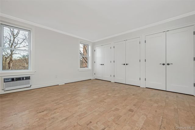 42-30 Douglaston Parkway 5C, Douglaston, NY 11363