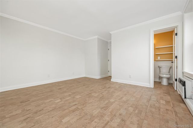 42-30 Douglaston Parkway 5C, Douglaston, NY 11363