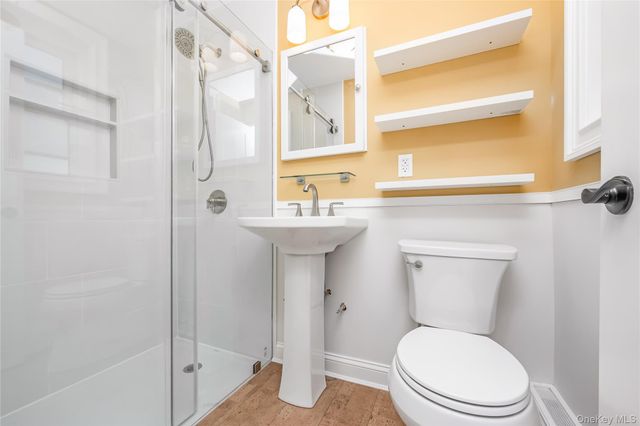 42-30 Douglaston Parkway 5C, Douglaston, NY 11363