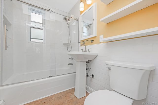 42-30 Douglaston Parkway 5C, Douglaston, NY 11363