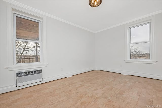 42-30 Douglaston Parkway 5C, Douglaston, NY 11363