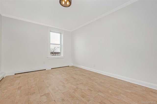 42-30 Douglaston Parkway 5C, Douglaston, NY 11363