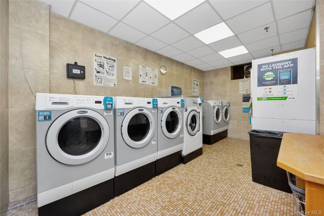 42-30 Douglaston Parkway 5C, Douglaston, NY 11363