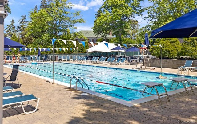 42-30 Douglaston Parkway 5C, Douglaston, NY 11363