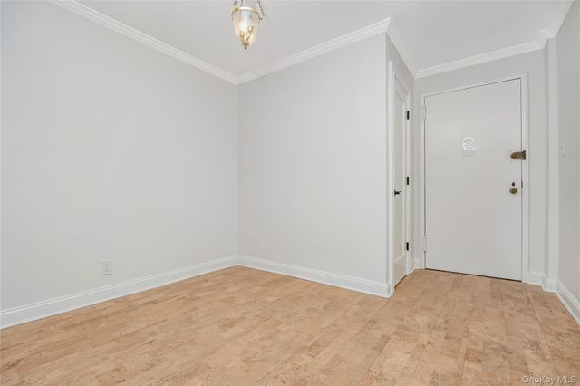 42-30 Douglaston Parkway 5C, Douglaston, NY 11363