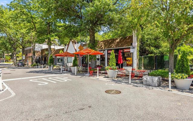42-30 Douglaston Parkway 5C, Douglaston, NY 11363