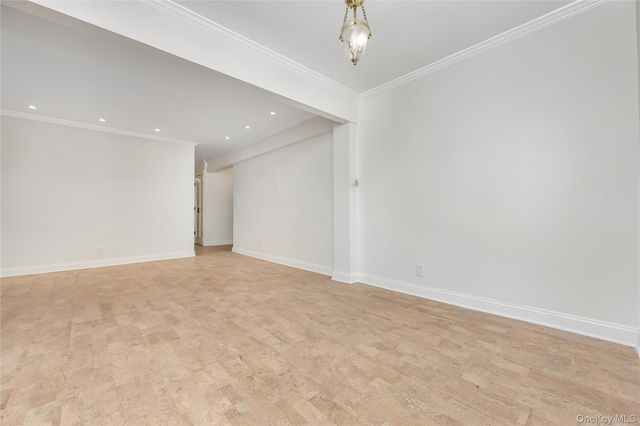 42-30 Douglaston Parkway 5C, Douglaston, NY 11363