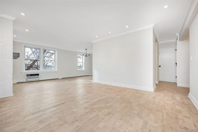 42-30 Douglaston Parkway 5C, Douglaston, NY 11363