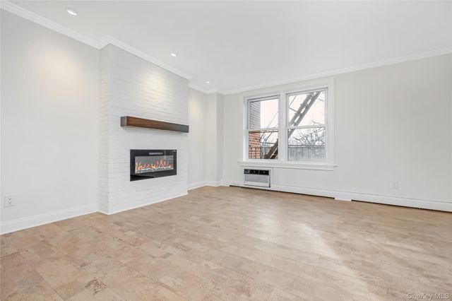 42-30 Douglaston Parkway 5C, Douglaston, NY 11363