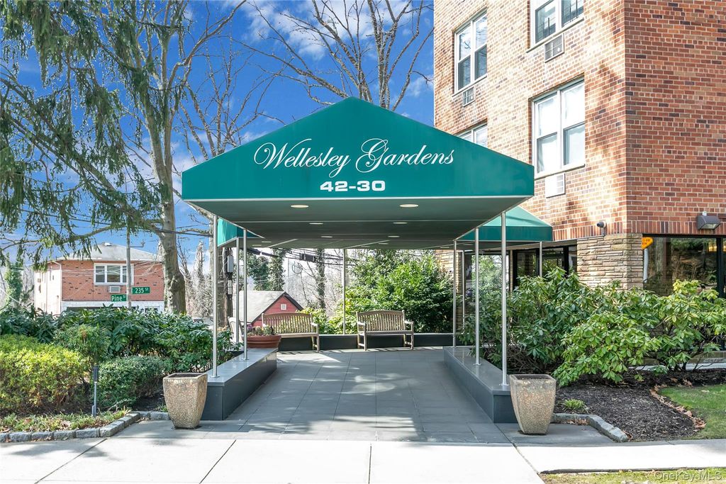 42-30 Douglaston Parkway 5C, Douglaston, NY 11363