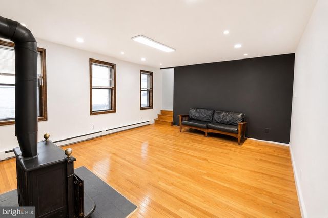 229 HIGH ST, Burlington, NJ 08016