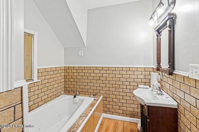 4114 Bank St, Louisville, KY 40212