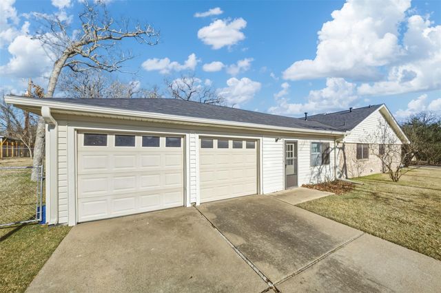 1401 Francis Drive, College Station, TX 77840