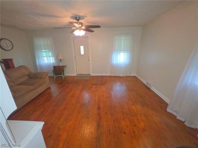 36 Benton Street, Austintown, OH 44515