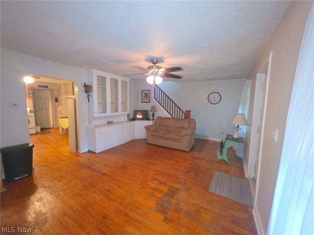 36 Benton Street, Austintown, OH 44515
