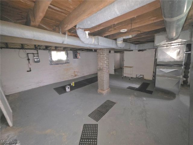 36 Benton Street, Austintown, OH 44515