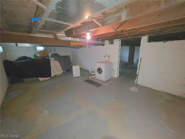 36 Benton Street, Austintown, OH 44515