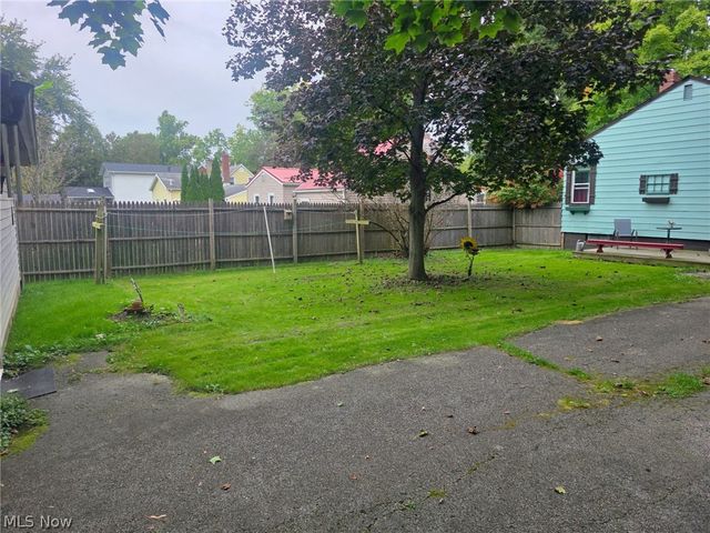 36 Benton Street, Austintown, OH 44515
