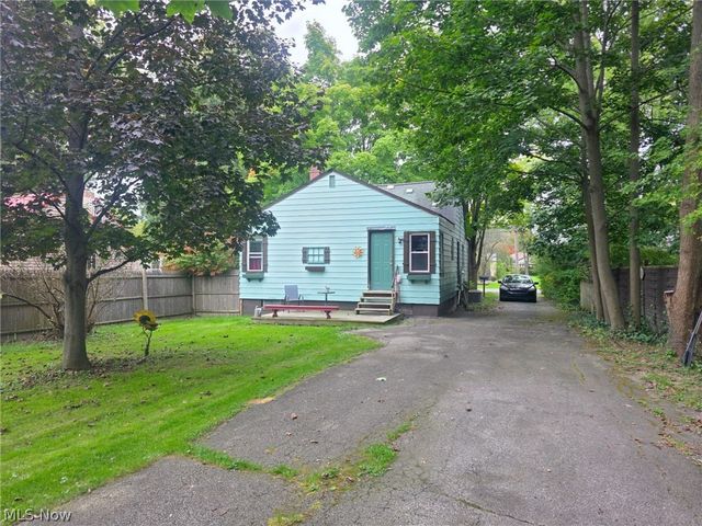 36 Benton Street, Austintown, OH 44515