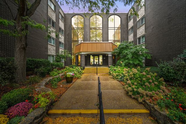 9529 Bronx Place 314, Skokie, IL 60077