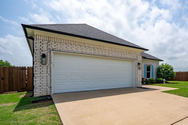 4 Clover Ridge, Vilonia, AR 72173