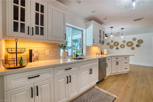 154 SW 52nd ST, Cape Coral, FL 33914