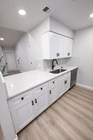 2125 Augusta Drive 74, Houston, TX 77057