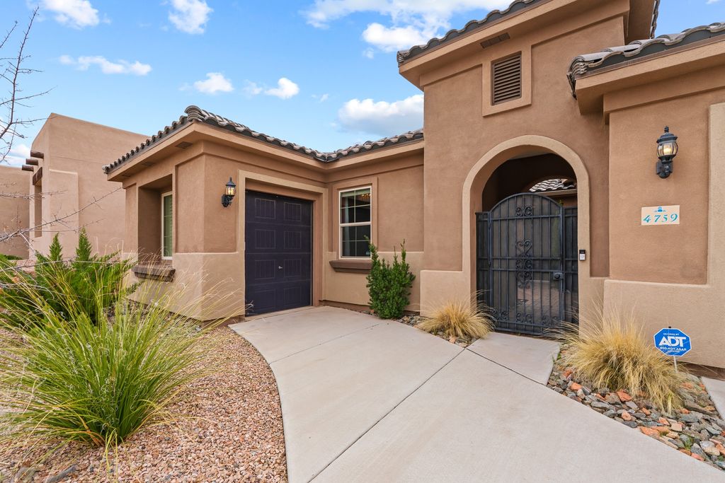 4759 Lluvia Encantada, Santa Fe, NM 87507