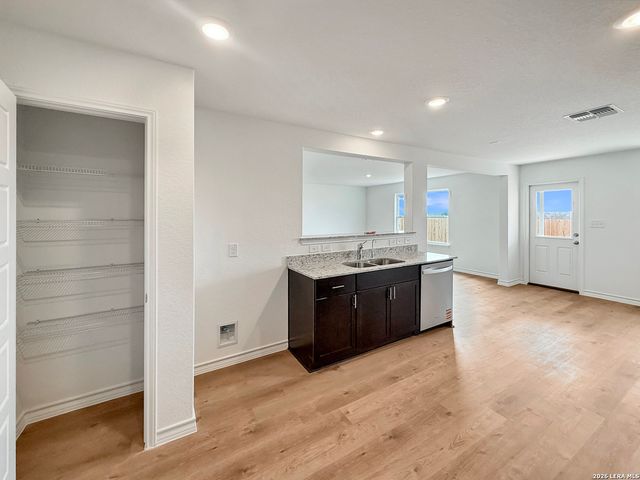 930 Bluegrass Pt, New Braunfels, TX 78130